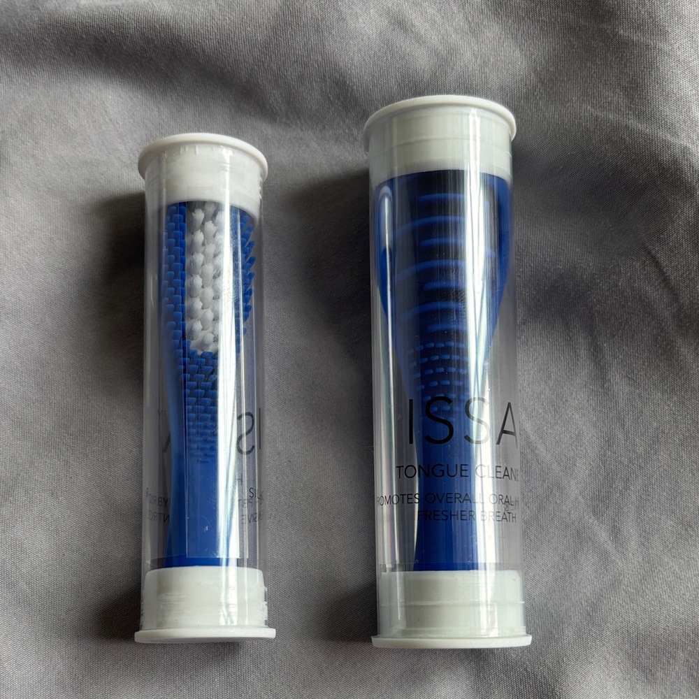 FOREO ISSA Tongue Cleaner Blue and White
